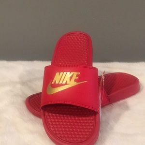 Nike Benassi Slides